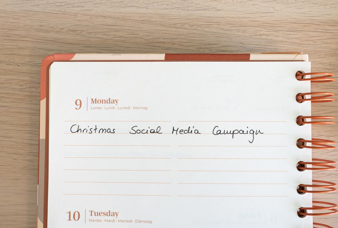 creative-03 Planner page with note for a Christmas social media campaign.